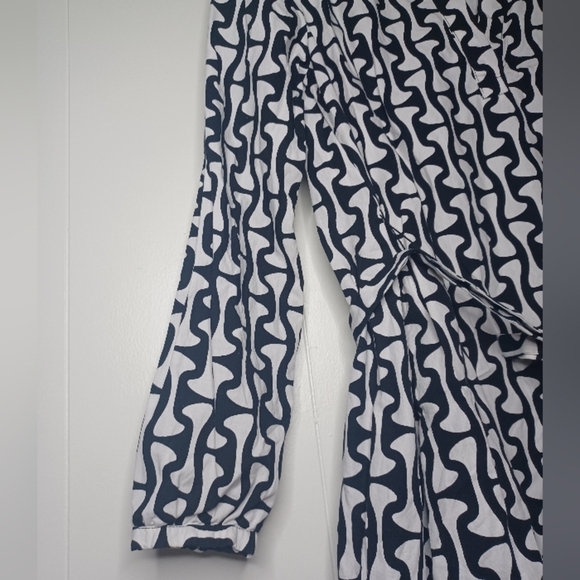 Black and White Patterned Dress - Picture 13 of 14